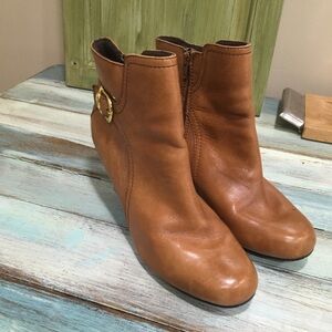 Clarks Elegant Tan Leather Ankle Booties 9.5B